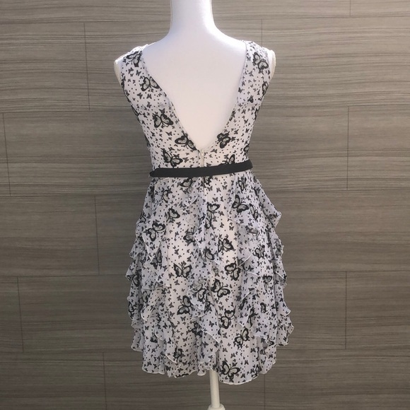 Butterfly print Ruffled dress with belt - Picture 2 of 7